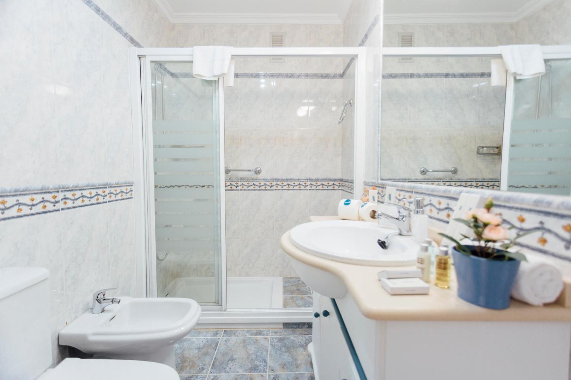 Stunning And Colorful- 4bd 2bth- Santa Cruz Appartamento Siviglia